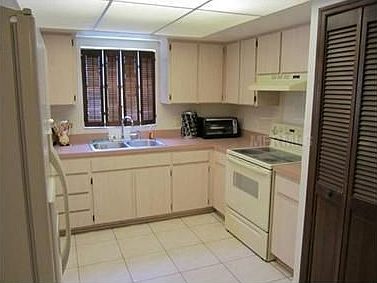 4th image of 6721 Islander Ln