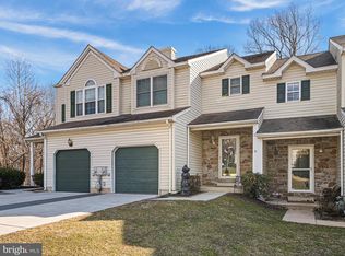 932 Glackens Ln, Wilmington, DE 19808