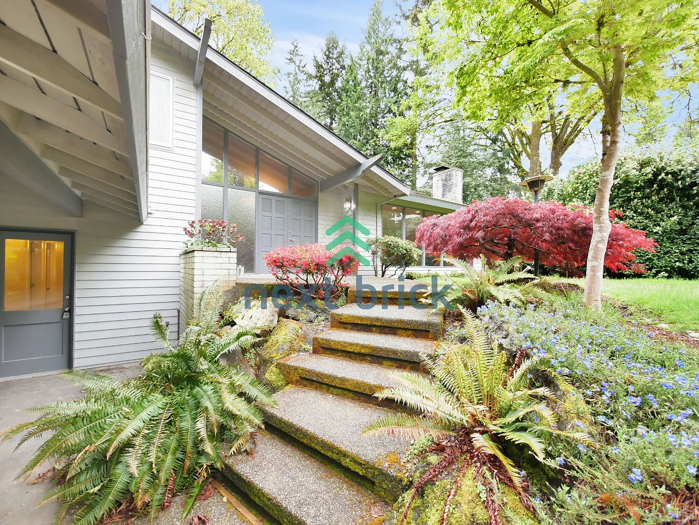 5 Beds and 3 Baths Plus Office Private Single-family Home is Available for Rent! — Photo 4