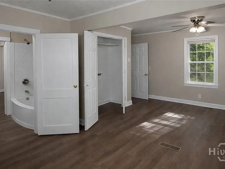 471 E Montgomery St — Photo 6