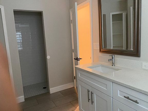 5th image of 2126 N Normandy Blvd