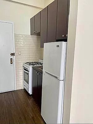 3rd image of 25 W 84th St #1CC