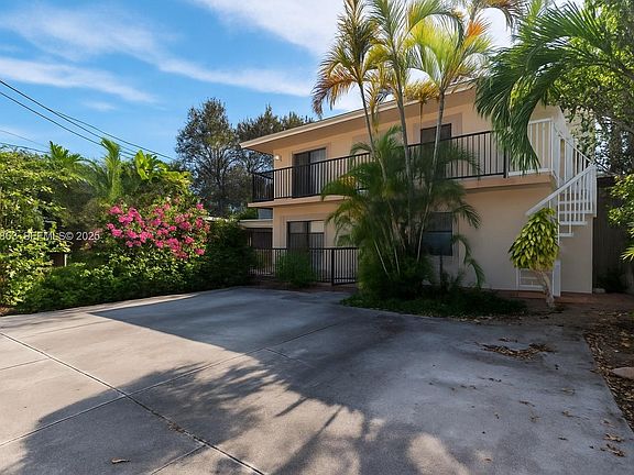 2nd image of 2740 SW 23rd St