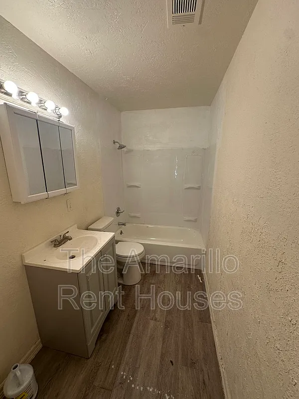 2 bed, 1.0 bath, 812 sqft, $1,000 — Photo 3