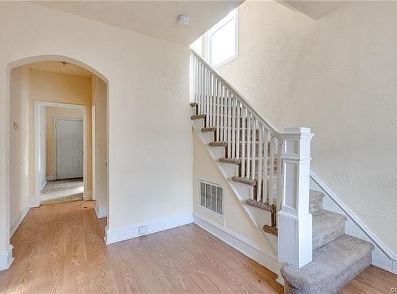 3rd image of 119 W 34th St