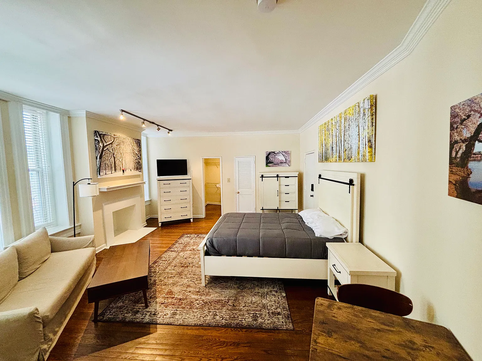 Studio, 440 sqft, $2,350 — Photo 3