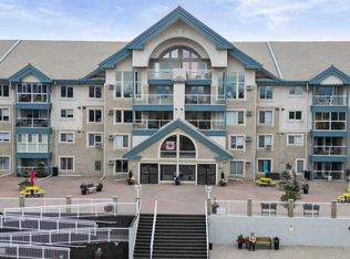 7239 Sierra Morena Blvd SW #404, Calgary, AB T3H3L7