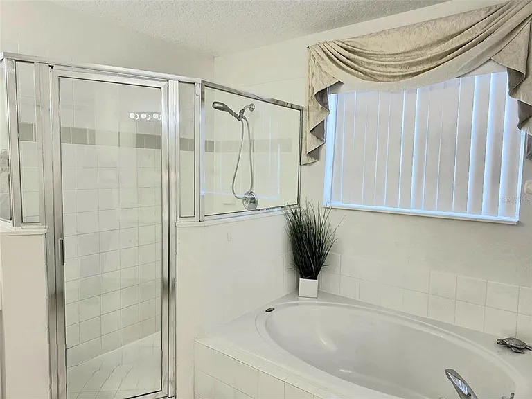 1027 Balmoral Dr — Photo 19