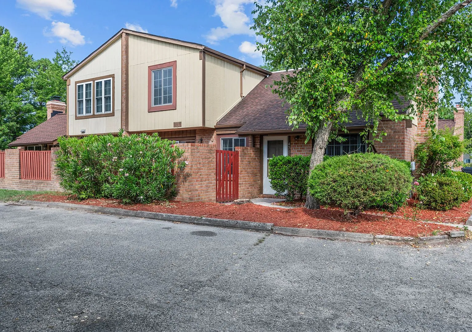 Townhome in Virginia Beach with Garage — Photo 1