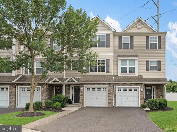 14 Lumber Ln, Mount Ephraim, NJ 08059