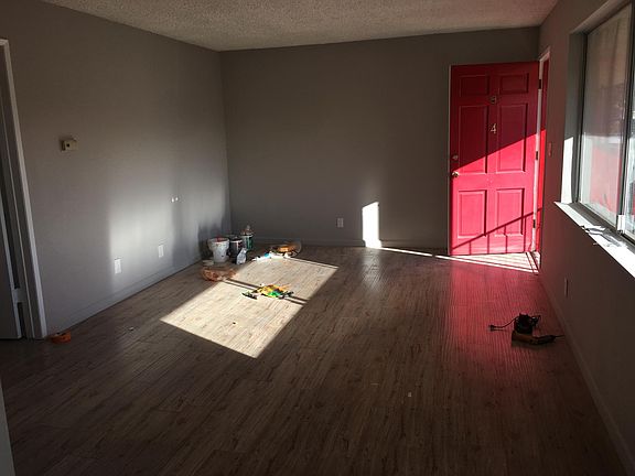 4th image of 2244 Montrose Ave #4