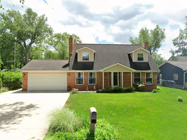 8255 Flagstaff Dr, Commerce Township, MI 48382