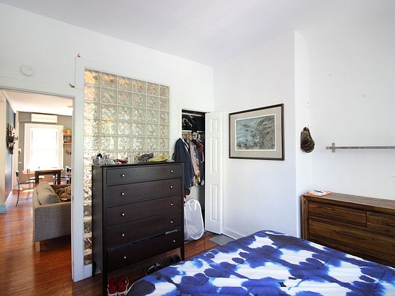 4th image of 141 Bedford Ave #3