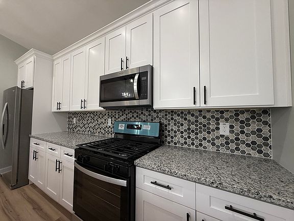 5th image of 4354 Ash Ave