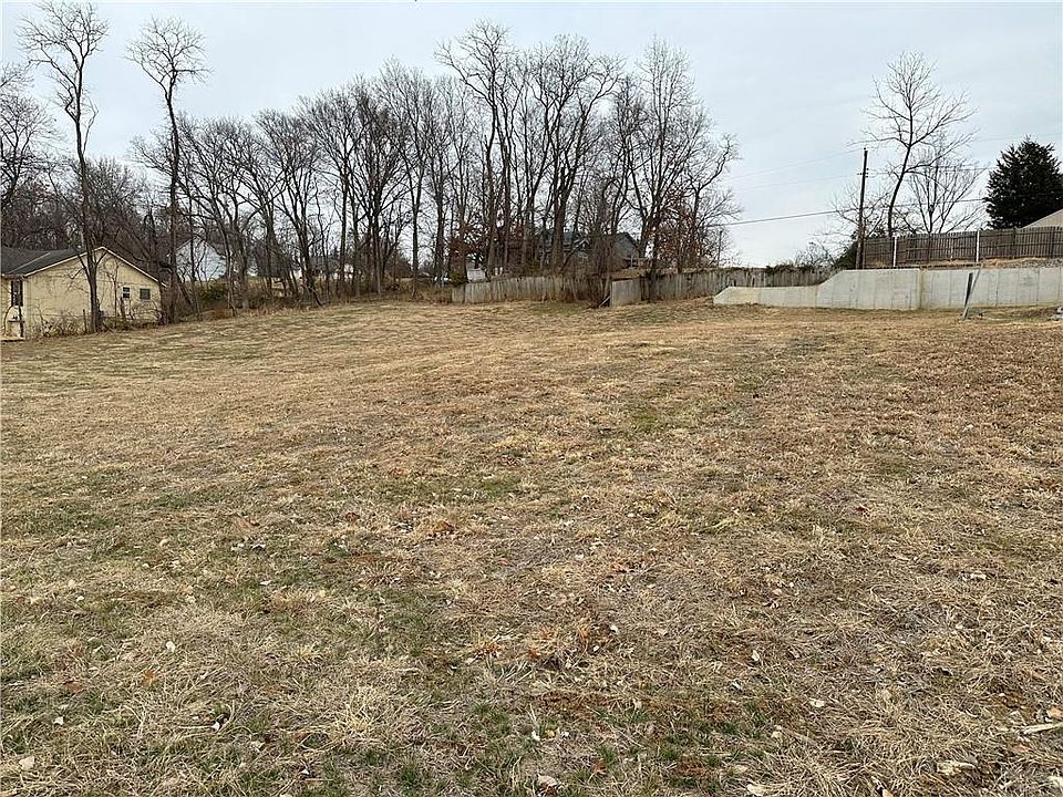 2nd image of 5011 NW Northwood Rd