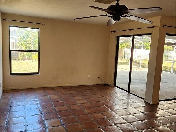3rd image of 1617 SE 13th Ter