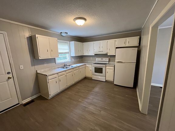 4th image of 303 Pineywood Rd #4