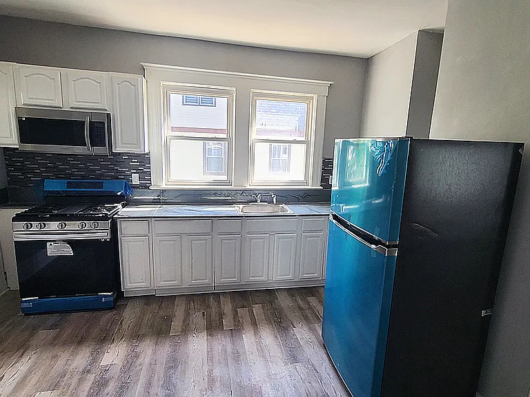 29 Irving Ave #2 — Photo 7