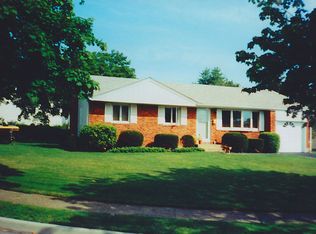 3 Cedar Dr S, Old Bethpage, NY 11804