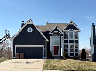 810 S Adams St, Raymore, MO 64083