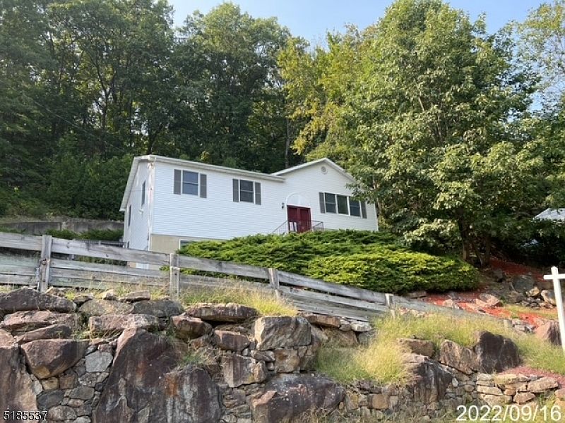 1st image of 72 Grove Ave