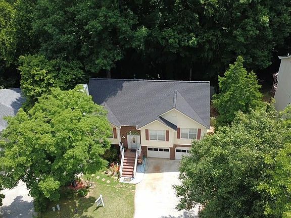 3rd image of 875 Long Branch Cir