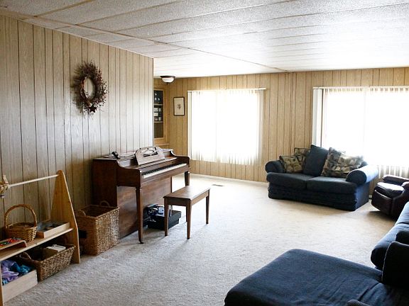 Spacious living room