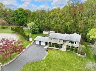 39 Montclair Ave, Airmont, NY 10952