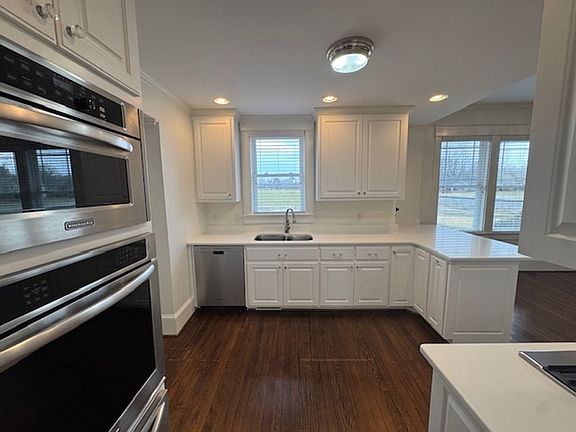 2nd image of 25 E Railroad St