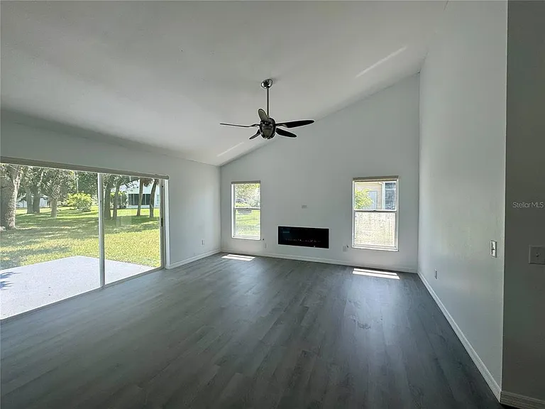 215 Hollowbrook Cir — Photo 25