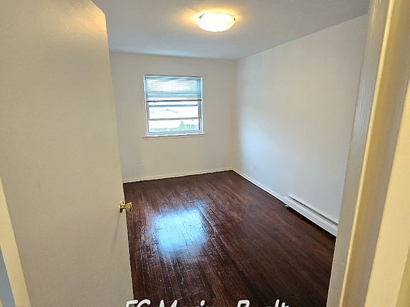 5th image of 2566 50th St #2