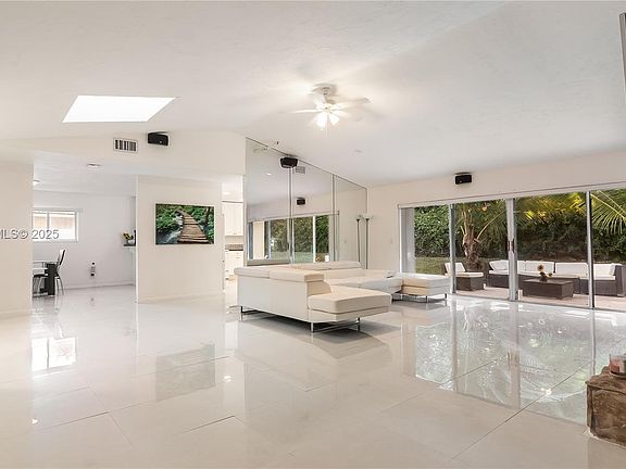 5th image of 2451 SW 23rd Cranbrook Dr