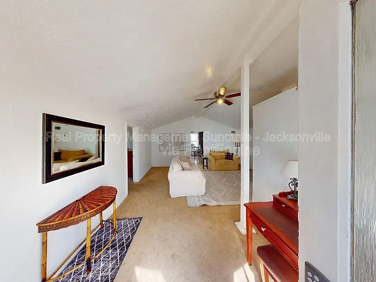 229 W 10th St — Photo 3