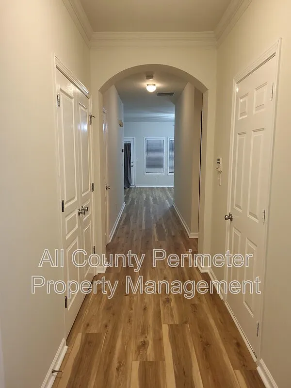 3 bed, 2.5 bath, 1900 sqft, $2,145 — Photo 2