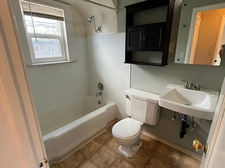 355 W 11th St #1 — Photo 4