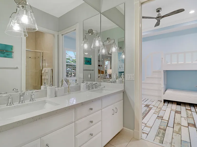 18808 SE Windward Island Ln — Photo 46