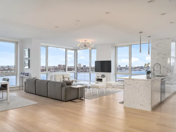 635 West 42nd Street image 13 of 47