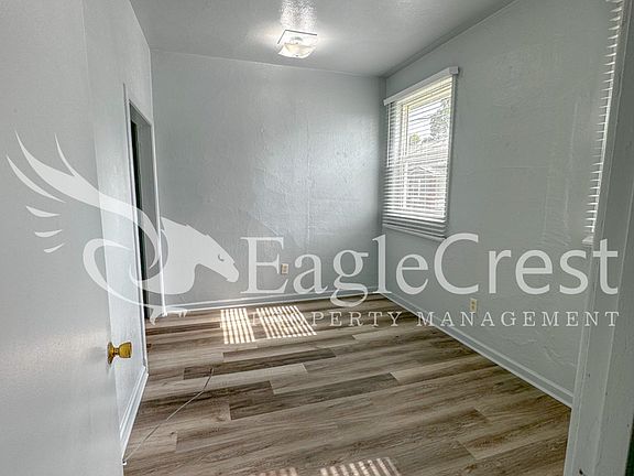 5th image of 204 SE 12th St APT 1