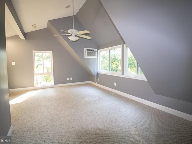 1127 Thackary Ct — Photo 28