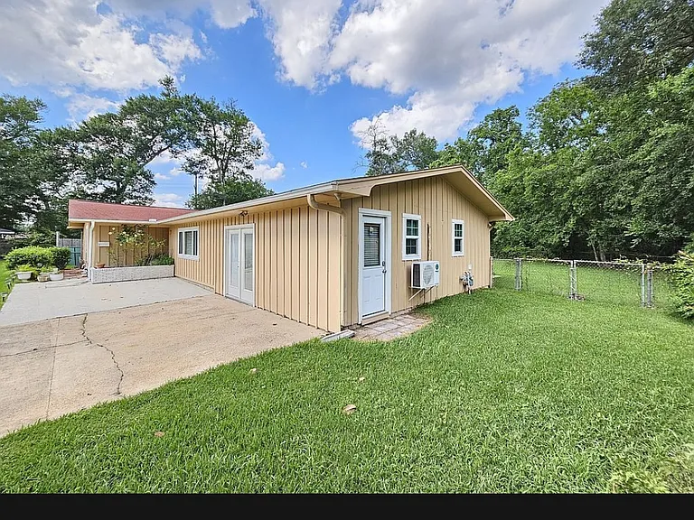 990 Evergreen Ln — Photo 8