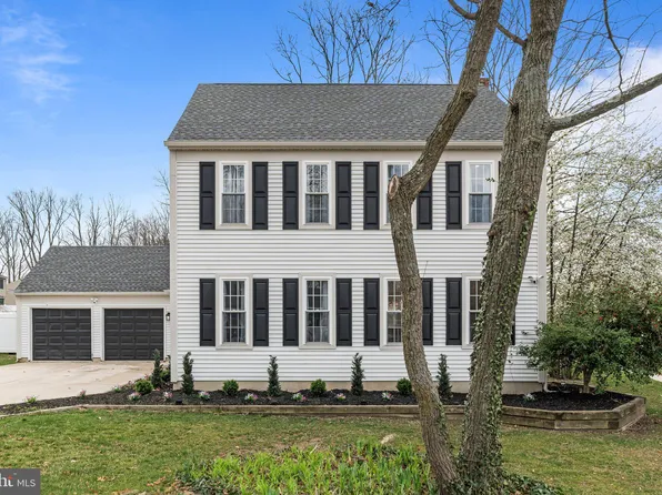 8 Windsor Dr, Sicklerville, NJ 08081