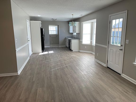 Kitchen and dining. Brand new granite!