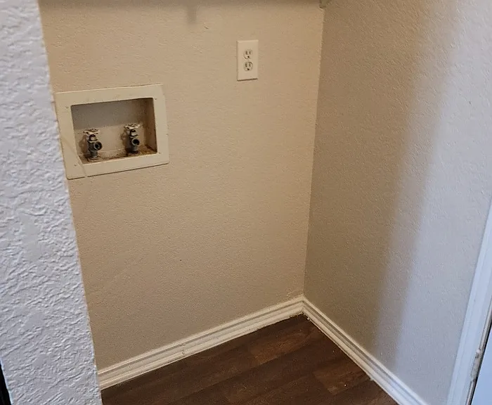 1117 Landsdale Ln — Photo 10