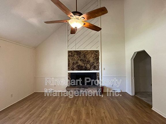 5th image of 2083 Ridgecrest Rd