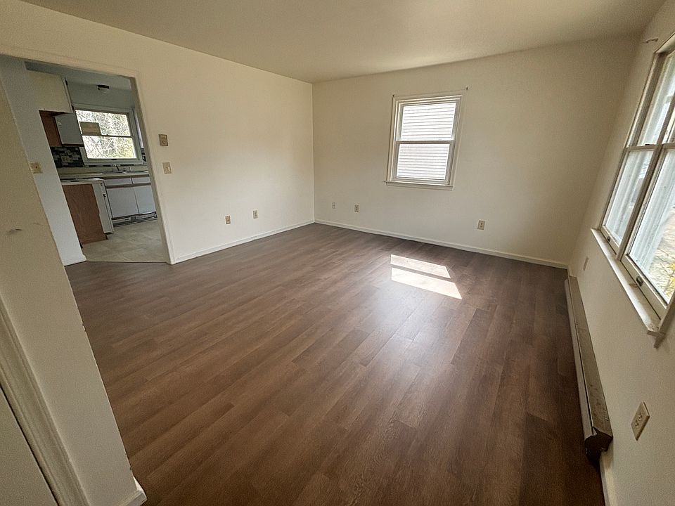 2nd image of 411 Jefferson St
