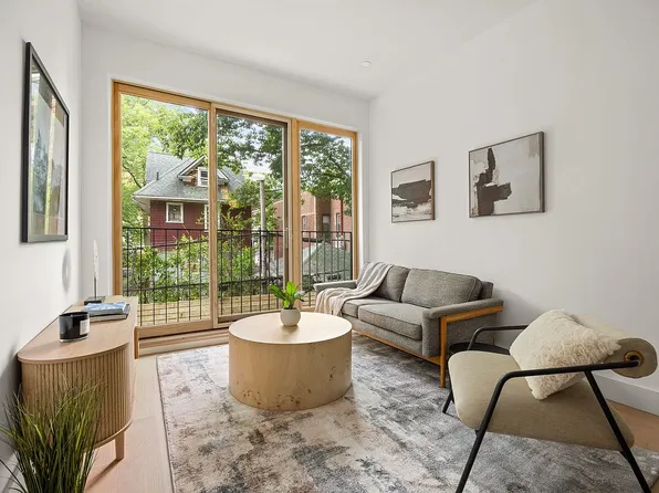 184 Hawthorne St #2B, Brooklyn, NY 11225