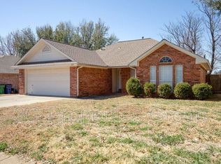215 Linda St, Aubrey, TX 76227