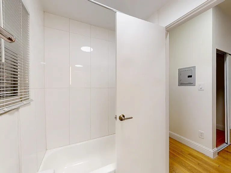 1106 Bush St #406 — Photo 10