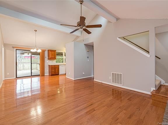 4th image of 8211 Park Vista Cres