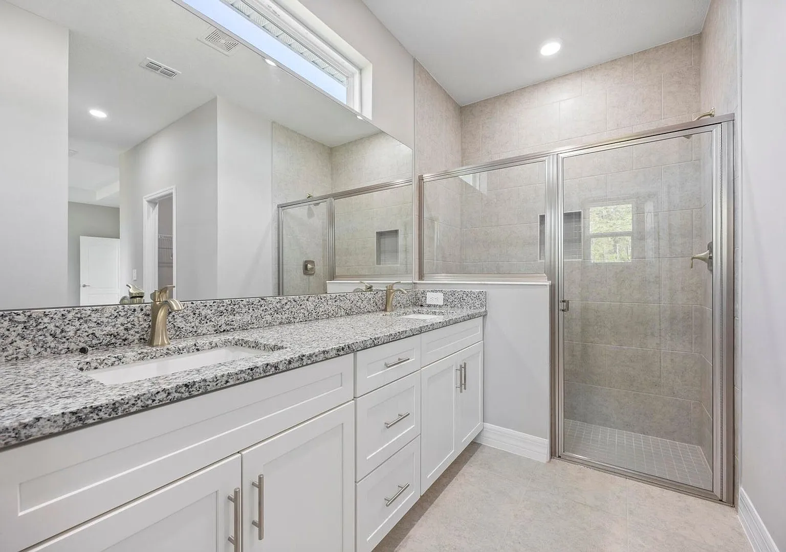 4-bedroom 3 Bathroom Rental w/ In-Law Suite — Photo 4